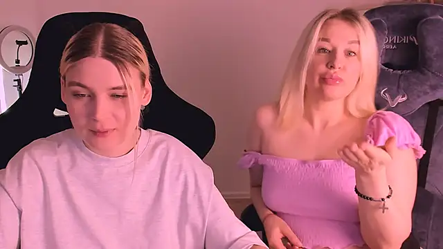 hotblonds online show from 2, 1, 2025