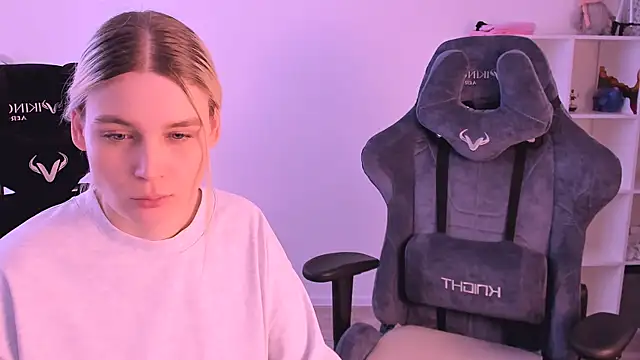 hotblonds online show from 11, 1, 2025