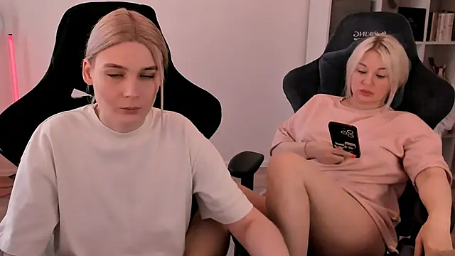 hotblonds online show from 8, 3, 2025