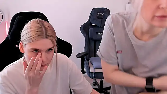 hotblonds online show from 22, 3, 2025