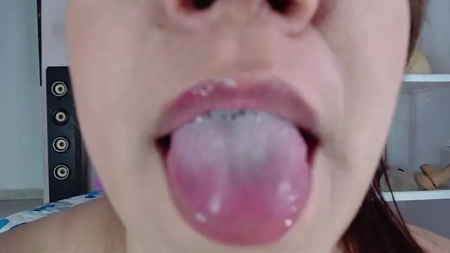 Snapshot of emiligrey_ chatting on 2, 3, 2025 emiligrey online show from 2, 3, 2025