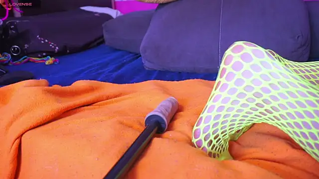 sweetfoxed online show from 3, 12, 2025