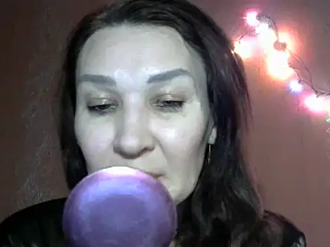 PrettyAndWild online show from 13, 12, 2024