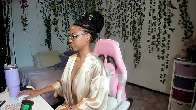 Snapshot of violeta_milleer chatting on 23, 7, 2026 violeta milleer online show from 23, 7, 2026