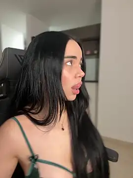 Snapshot of GeorginaJones chatting on 29, 10, 2025 GeorginaJones online show from 29, 10, 2025