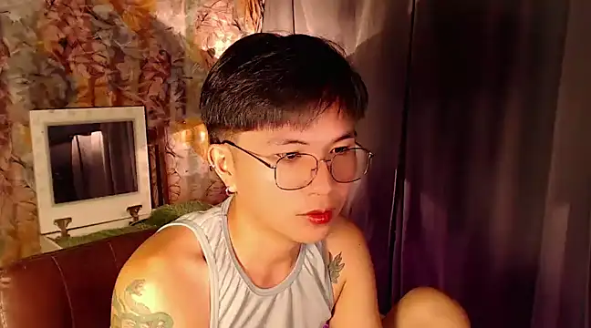 Sexy Handsome Drex online show from 3, 2, 2025