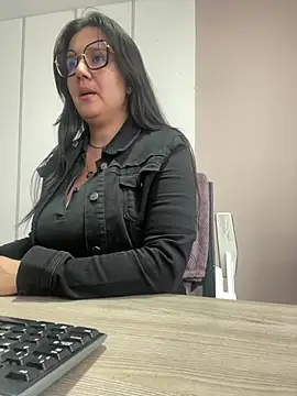 Snapshot of SWEETLILY18 chatting on 21, 12, 2024 SWEETLILY18 online show from 21, 12, 2024