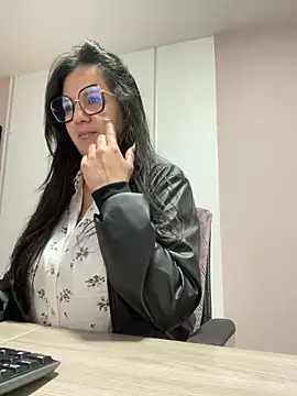 Snapshot of SWEETLILY18 chatting on 27, 12, 2024 SWEETLILY18 online show from 27, 12, 2024