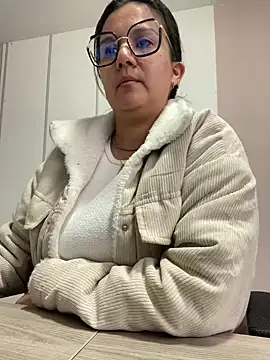 Snapshot of SWEETLILY18 chatting on 2, 1, 2025 SWEETLILY18 online show from 2, 1, 2025