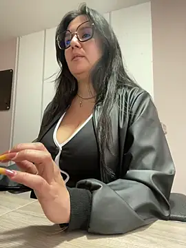 Snapshot of SWEETLILY18 chatting on 3, 1, 2025 SWEETLILY18 online show from 3, 1, 2025