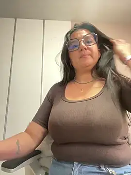 Snapshot of SWEETLILY18 chatting on 4, 1, 2025 SWEETLILY18 online show from 4, 1, 2025