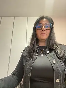 Snapshot of SWEETLILY18 chatting on 1, 2, 2025 SWEETLILY18 online show from 1, 2, 2025