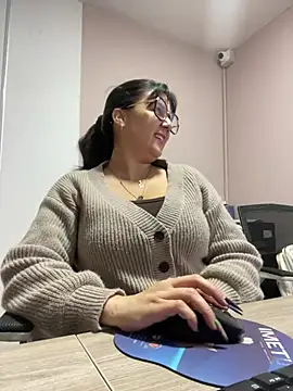 Snapshot of SWEETLILY18 chatting on 4, 2, 2025 SWEETLILY18 online show from 4, 2, 2025