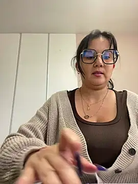 Snapshot of SWEETLILY18 chatting on 4, 2, 2025 SWEETLILY18 online show from 4, 2, 2025