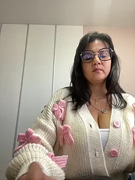 Snapshot of SWEETLILY18 chatting on 6, 2, 2025 SWEETLILY18 online show from 6, 2, 2025