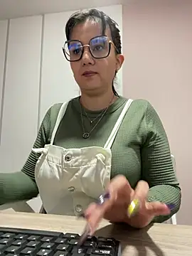 Snapshot of SWEETLILY18 chatting on 11, 2, 2025 SWEETLILY18 online show from 11, 2, 2025