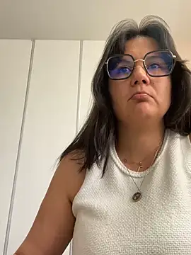 Snapshot of SWEETLILY18 chatting on 18, 2, 2025 SWEETLILY18 online show from 18, 2, 2025