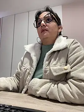 Snapshot of SWEETLILY18 chatting on 14, 3, 2025 SWEETLILY18 online show from 14, 3, 2025