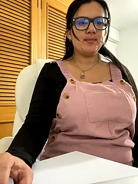 Snapshot of SWEETLILY18 chatting on 11, 9, 2025 SWEETLILY18 online show from 11, 9, 2025