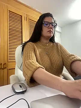 Snapshot of SWEETLILY18 chatting on 3, 10, 2025 SWEETLILY18 online show from 3, 10, 2025