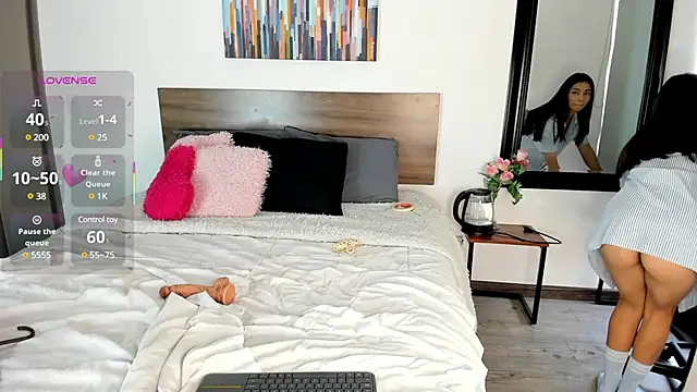 Snapshot of Ginebraa_Saenz chatting on 11, 3, 2025 Ginebraa Saenz online show from 11, 3, 2025