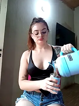 Snapshot of Emmacut chatting on 15, 11, 2025 Emmacut online show from 15, 11, 2025