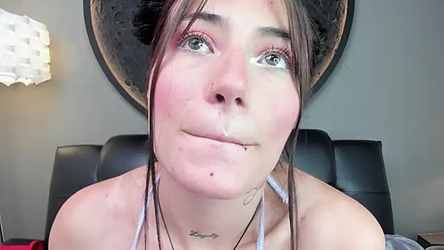 miss sharlotte18 online show from 11, 3, 2025