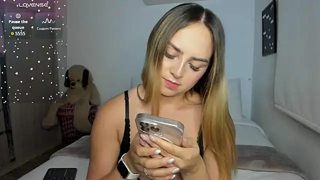 Snapshot of sophi_mooreno chatting on 1, 2, 2026 sophi mooreno online show from 1, 2, 2026