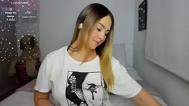 Snapshot of sophi_mooreno chatting on 6, 2, 2026 sophi mooreno online show from 6, 2, 2026