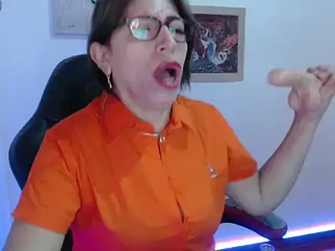 Chayla Ruiz online show from 1, 1, 2025