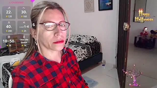 Snapshot of Chayla_Ruiz chatting on 23, 10, 2025 Chayla Ruiz online show from 23, 10, 2025