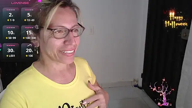 Snapshot of Chayla_Ruiz chatting on 10, 11, 2025 Chayla Ruiz online show from 10, 11, 2025