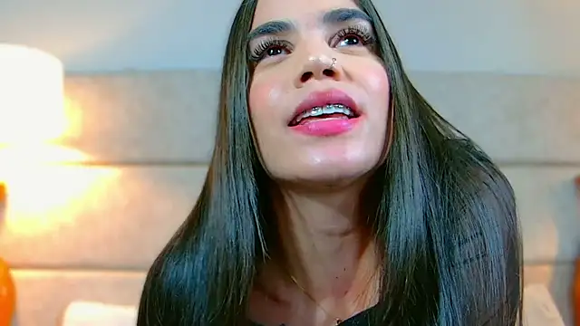 Snapshot of April_Cutee chatting on 12, 1, 2025 April Cutee online show from 12, 1, 2025