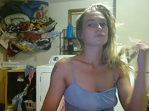 Snapshot of missymilf chatting on 17, 10, 2025 missymilf online show from 17, 10, 2025