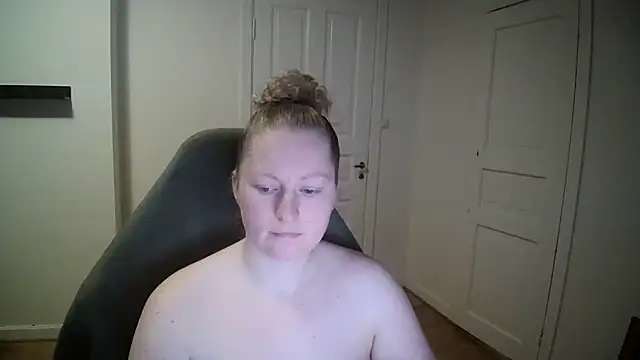 Girlnina-1995 online show from 26, 1, 2025