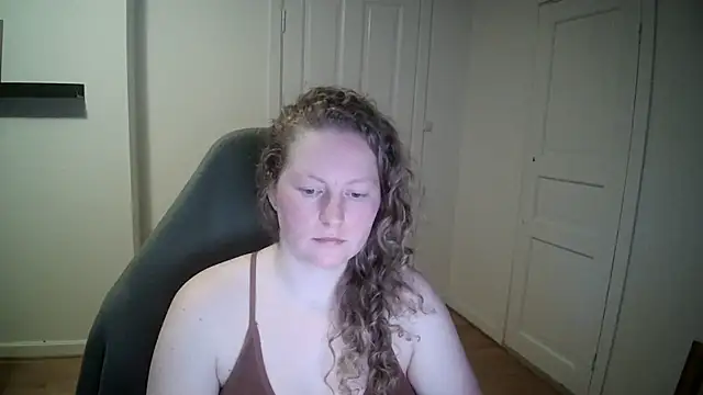 Girlnina-1995 online show from 28, 1, 2025