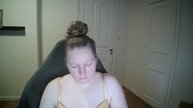 Girlnina-1995 online show from 31, 1, 2025