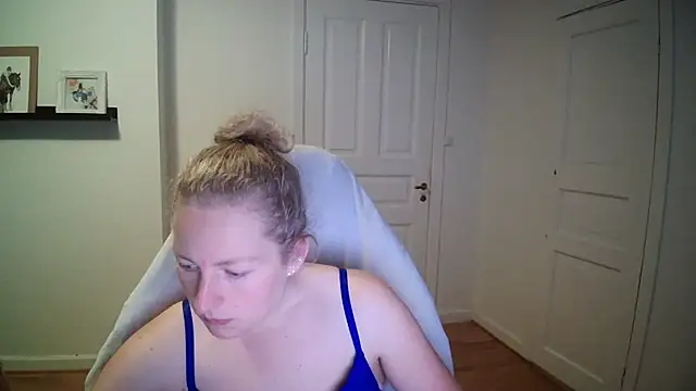 Girlnina-1995 online show from 16, 9, 2025