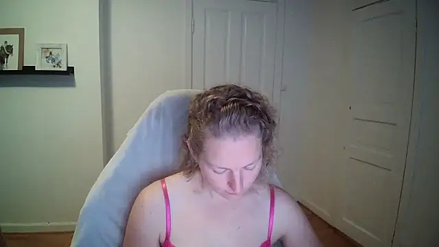 Girlnina-1995 online show from 22, 9, 2025