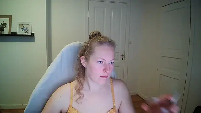 Girlnina-1995 online show from 1, 10, 2025