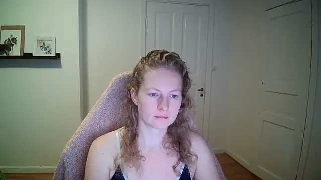 Girlnina-1995 online show from 8, 10, 2025