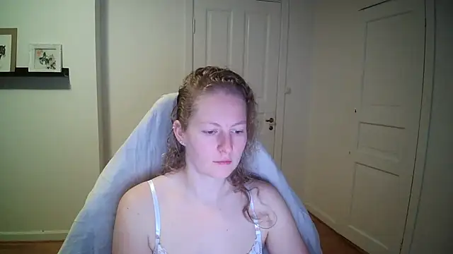 Girlnina-1995 online show from 30, 10, 2025