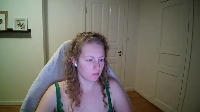 Girlnina-1995 online show from 3, 11, 2025