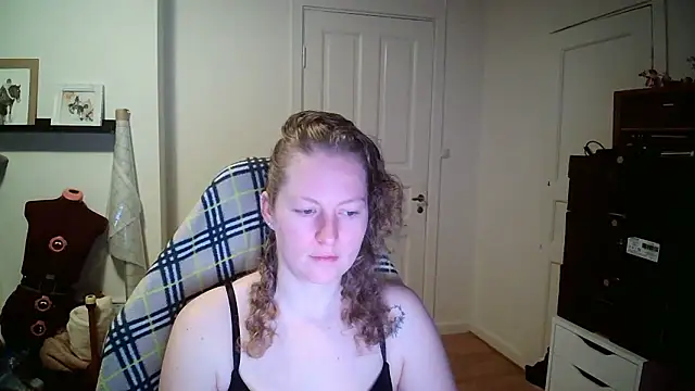 Girlnina-1995 online show from 12, 1, 2026