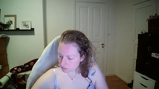 Girlnina-1995 online show from 23, 2, 2026