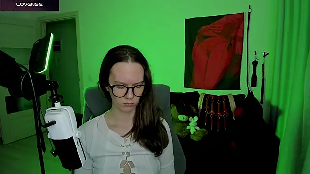 Snapshot of DivineBite chatting on 18, 4, 2026 DivineBite online show from 18, 4, 2026