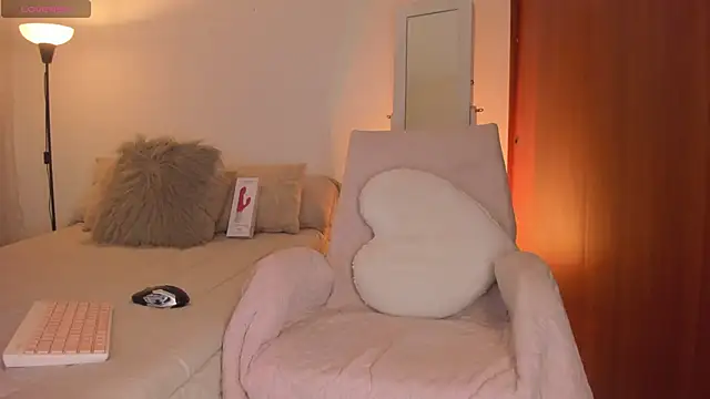 whitneyhot online show from 17, 4, 2026