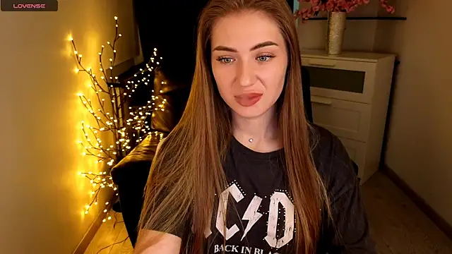 Snapshot of Adelyna_Bird chatting on 12, 6, 2026 Adelyna Bird online show from 12, 6, 2026