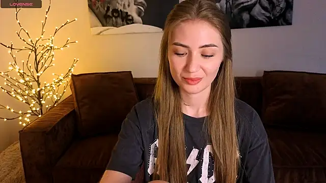 Adelyna Bird online show from 18, 6, 2026