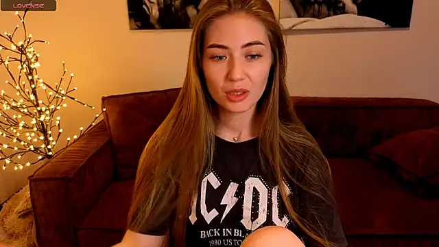 Adelyna Bird online show from 29, 6, 2026